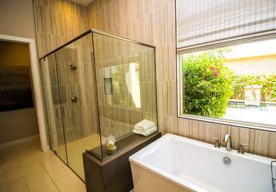 Réaménagement de salle de bains et remplacement des revêtements